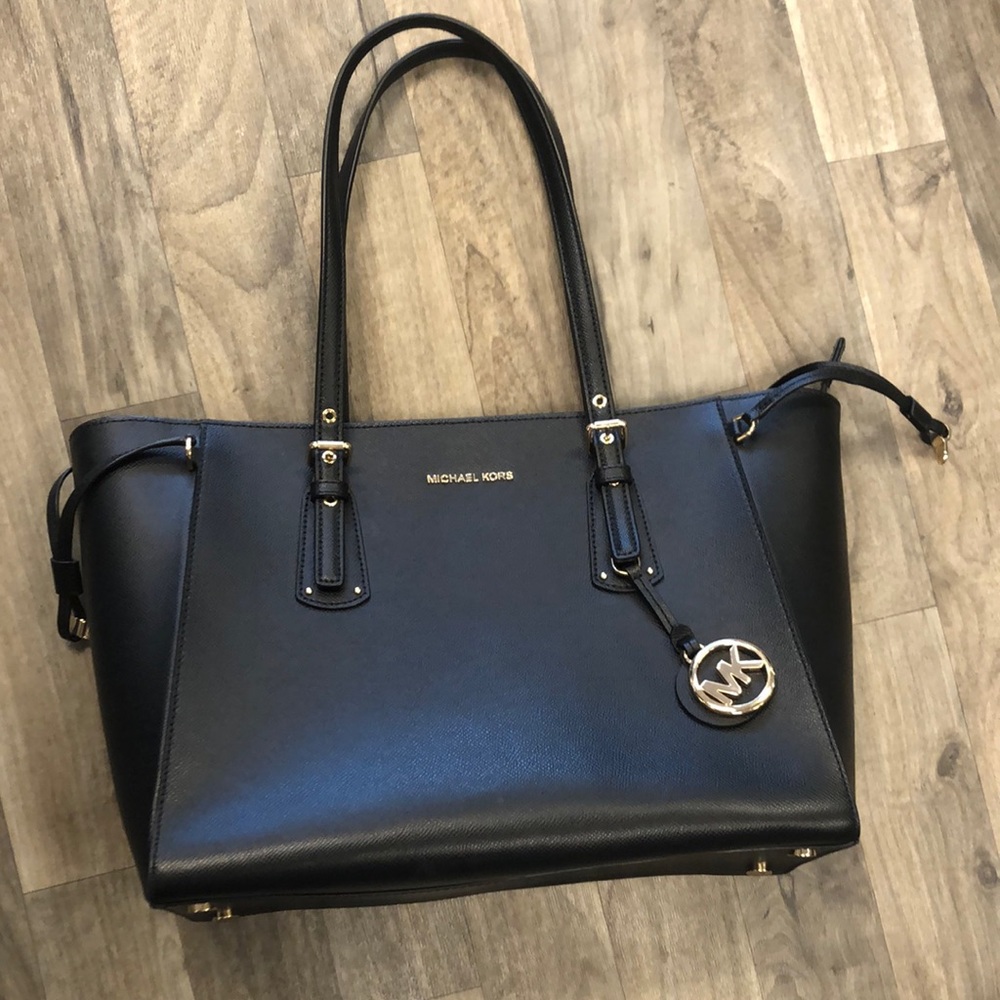 NWT Michael Kors black leather tote Voyager